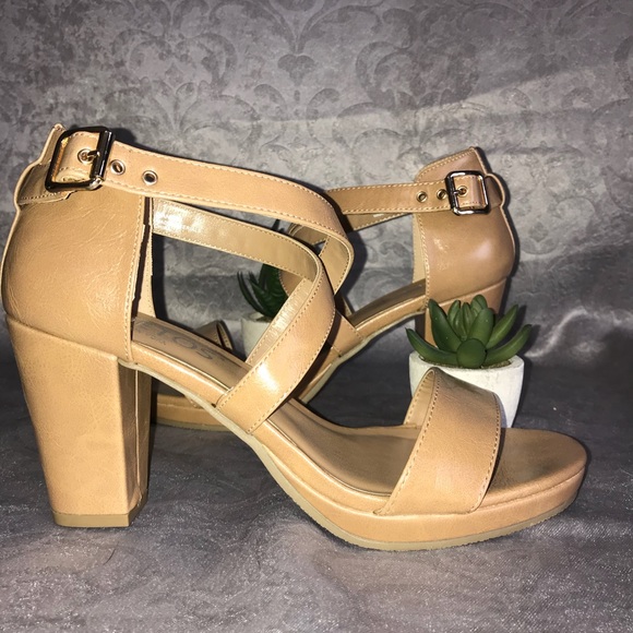 TOETOS Cross Strap Open Toes Mid Chunky Heels Nude - Picture 3 of 8